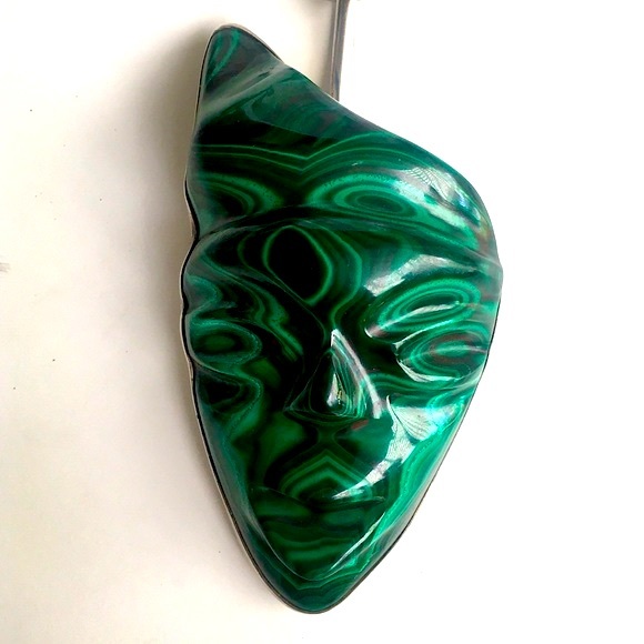 VNTG carved Malachite mask with 26" handmade chain - Picture 2 of 12